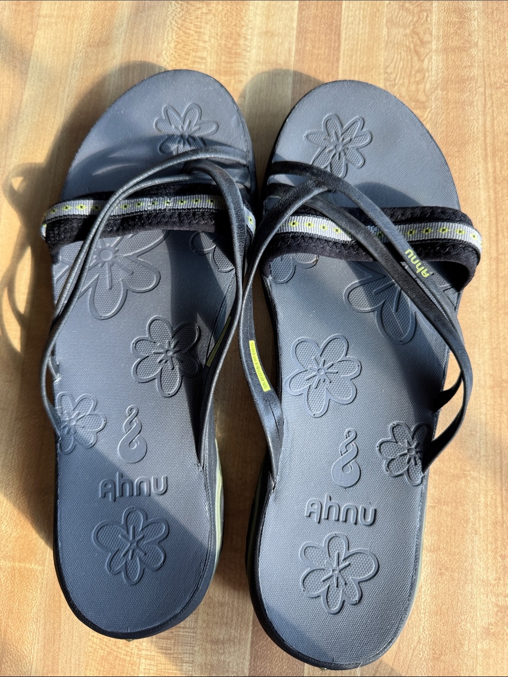 Ahnu strappy sandal sz 9 EUC - Picture 2 of 6